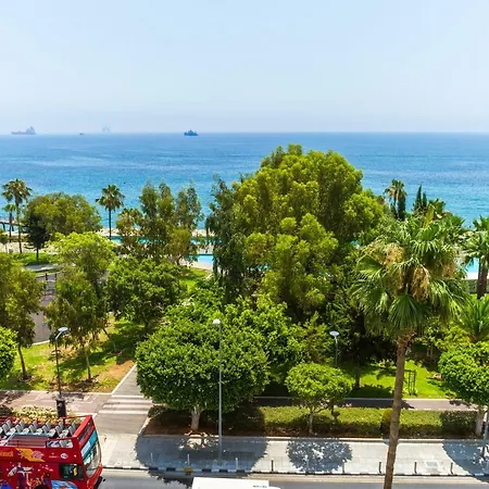 Seaview Luxury 2 Bedroom Apartment *