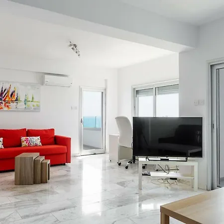Seaview Luxury 2 Bedroom Лимасол