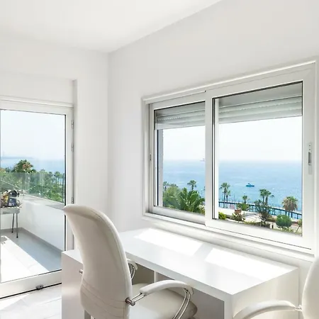 Seaview Luxury 2 Bedroom