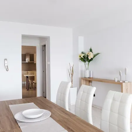 Seaview Luxury 2 Bedroom * Лимасол